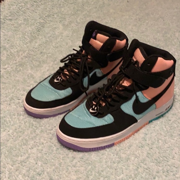 Nike’s - Picture 2 of 5